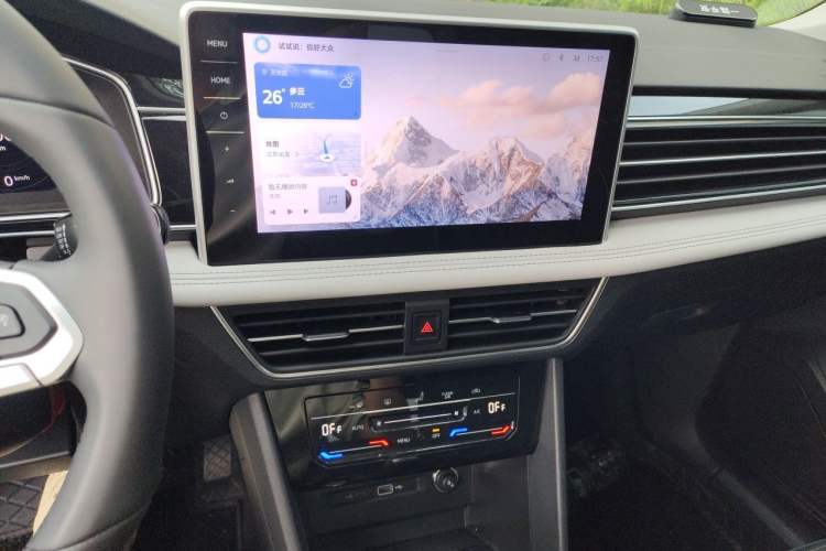 Used Volkswagen Tiguan L 2025 Model, Outstanding Version, 300TSI Automatic Two-Wheel Drive Longteng Edition Audio And AC Panel