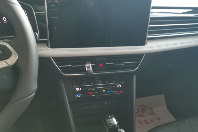 Used Volkswagen Tiguan L 2025 Model, Outstanding Version, 300TSI Automatic Two-Wheel Drive Longteng Edition Audio And AC Panel