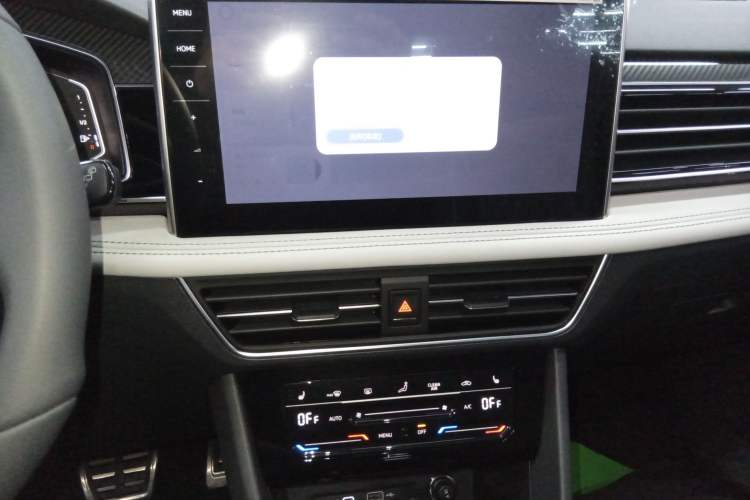 Used Volkswagen Tiguan L 2025 Model Outstanding Version 330TSI Automatic Two-Wheel Drive R-Line Longyao Edition Audio And AC Panel