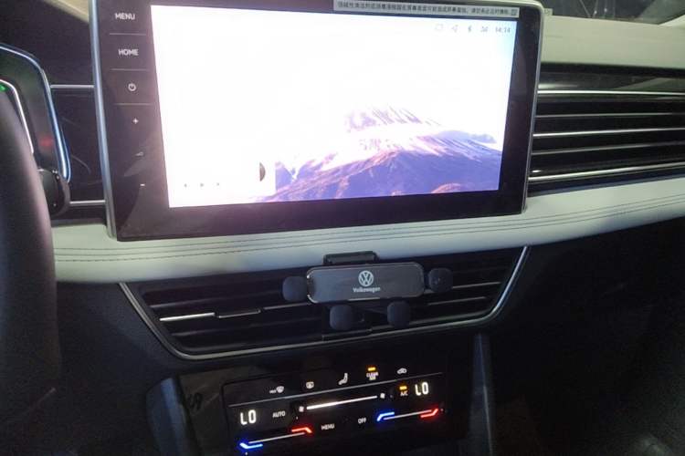 Used Volkswagen Tiguan L 2025 Model, Outstanding Version, 300TSI Automatic Two-Wheel Drive Longteng Edition Audio And AC Panel