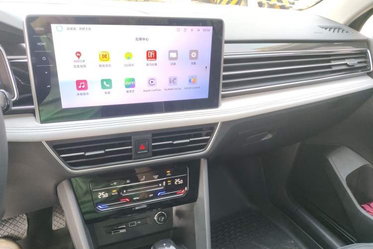 Used Volkswagen Tiguan L 2025 Model, Outstanding Version, 300TSI Automatic Two-Wheel Drive Longteng Edition Audio And AC Panel