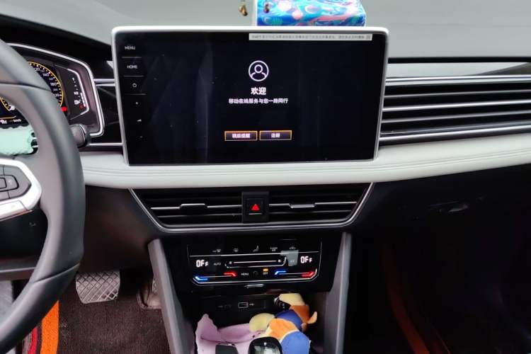 Used Volkswagen Tiguan L 2025 Model, Outstanding Version, 300TSI Automatic Two-Wheel Drive Longteng Edition Audio And AC Panel