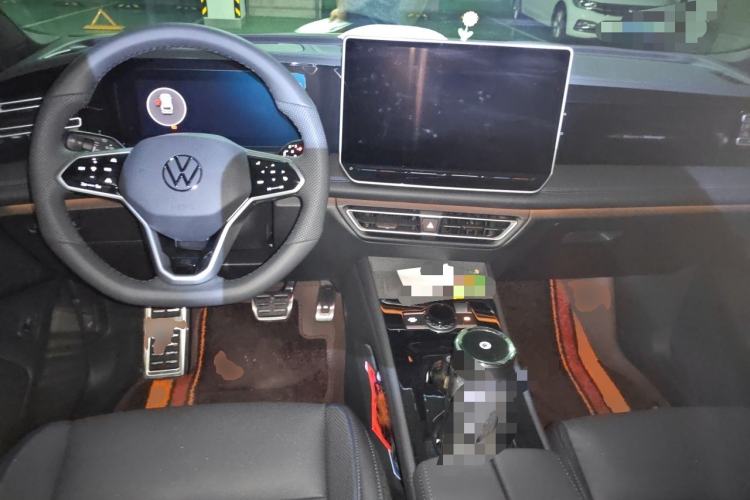 Used Volkswagen Tiguan L 2025 PRO 380TSI Two-Wheel-Drive R-Line Smart Edition Center Console