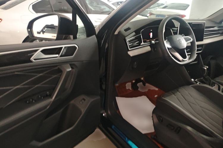 Used Volkswagen Tiguan L 2025 Model, Outstanding Version, 300TSI Automatic Two-Wheel Drive Longteng Edition Driver Seat
