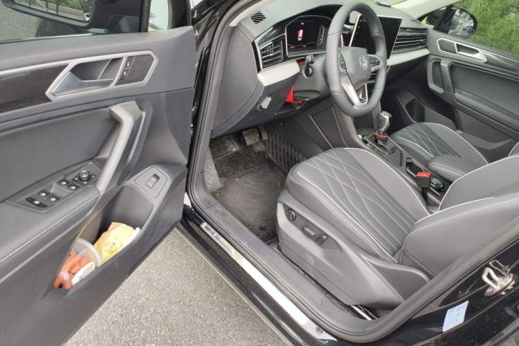 Used Volkswagen Tiguan L 2025 Model, Outstanding Version, 300TSI Automatic Two-Wheel Drive Longteng Edition Driver Seat