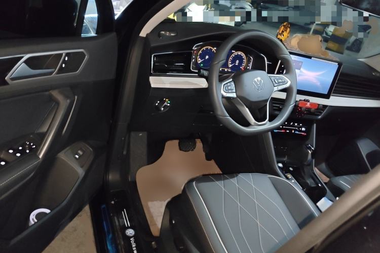 Used Volkswagen Tiguan L 2025 Model, Outstanding Version, 300TSI Automatic Two-Wheel Drive Longteng Edition Driver Seat