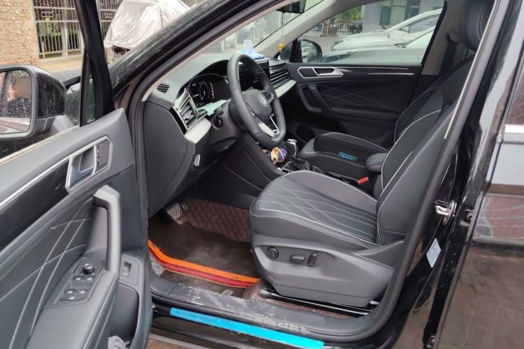 Used Volkswagen Tiguan L 2025 Model, Outstanding Version, 300TSI Automatic Two-Wheel Drive Longteng Edition Driver Seat