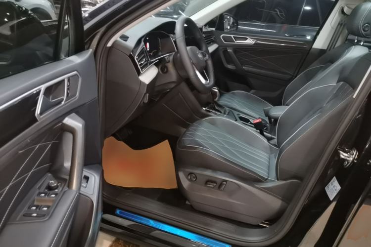 Used Volkswagen Tiguan L 2025 Model, Outstanding Version, 300TSI Automatic Two-Wheel Drive Longteng Edition Driver Seat