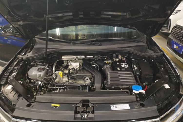 Used Volkswagen Tiguan L 2025 Model, Outstanding Version, 300TSI Automatic Two-Wheel Drive Longteng Edition Engine Bay