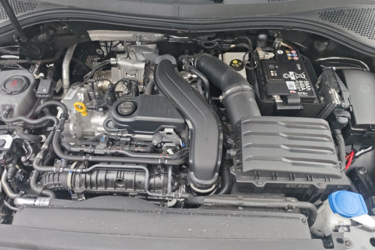 Used Volkswagen Tiguan L 2025 Model, Outstanding Version, 300TSI Automatic Two-Wheel Drive Longteng Edition Engine Bay