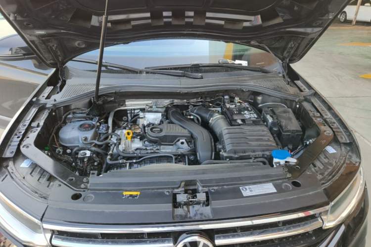 Used Volkswagen Tiguan L 2025 Model, Outstanding Version, 300TSI Automatic Two-Wheel Drive Longteng Edition Engine Bay