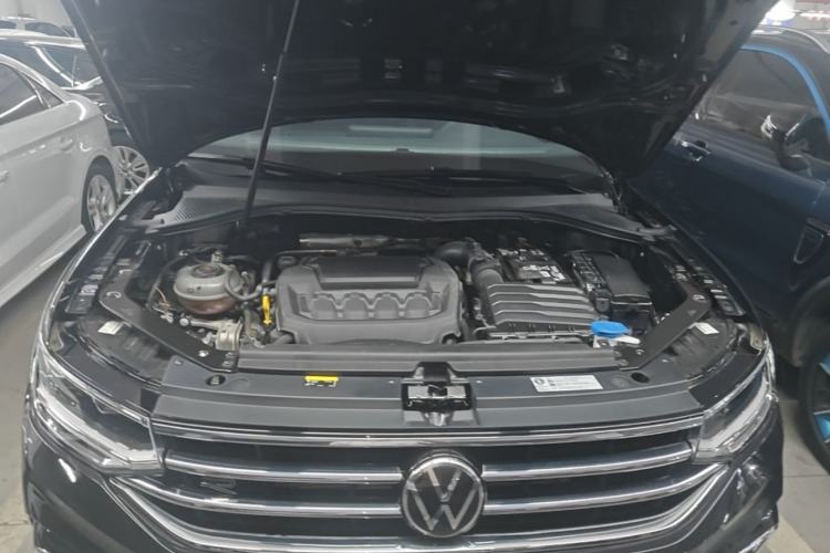 Used Volkswagen Tiguan L 2025 Model Outstanding Version 330TSI Automatic Two-Wheel Drive R-Line Longyao Edition Engine Bay