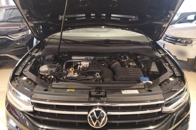 Used Volkswagen Tiguan L 2025 Model, Outstanding Version, 300TSI Automatic Two-Wheel Drive Longteng Edition Engine Bay