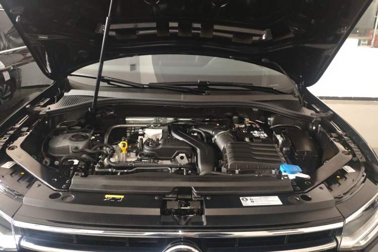 Used Volkswagen Tiguan L 2025 Model, Outstanding Version, 300TSI Automatic Two-Wheel Drive Longteng Edition Engine Bay