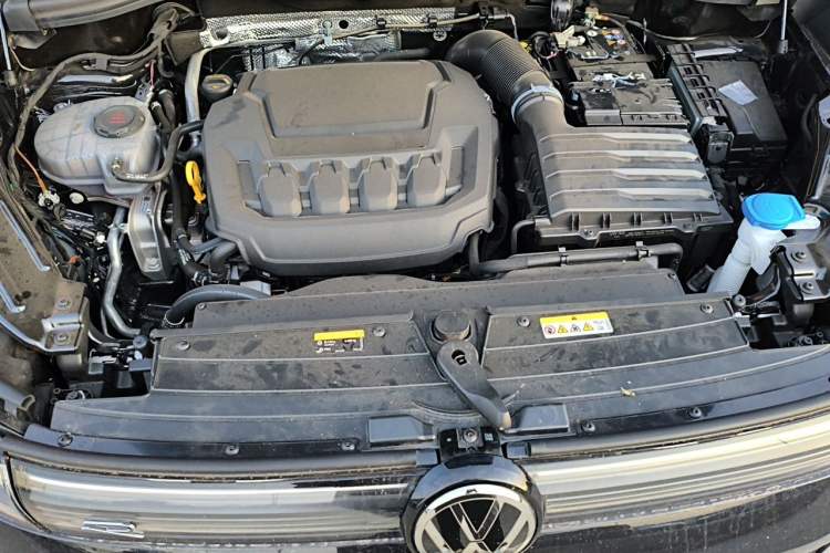 Used Volkswagen Tiguan L 2025 PRO 380TSI Two-Wheel-Drive R-Line Smart Edition Engine Bay