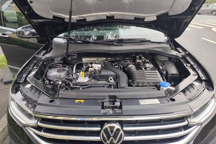 Used Volkswagen Tiguan L 2025 Model, Outstanding Version, 300TSI Automatic Two-Wheel Drive Longteng Edition Engine Bay