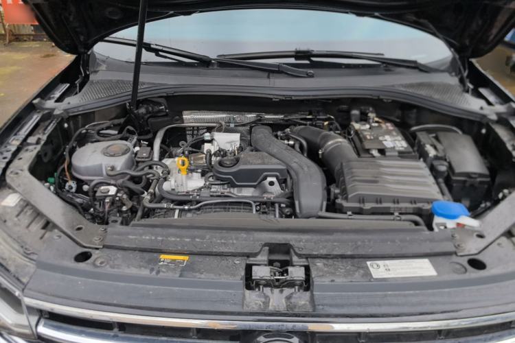 Used Volkswagen Tiguan L 2025 Model, Outstanding Version, 300TSI Automatic Two-Wheel Drive Longteng Edition Engine Bay
