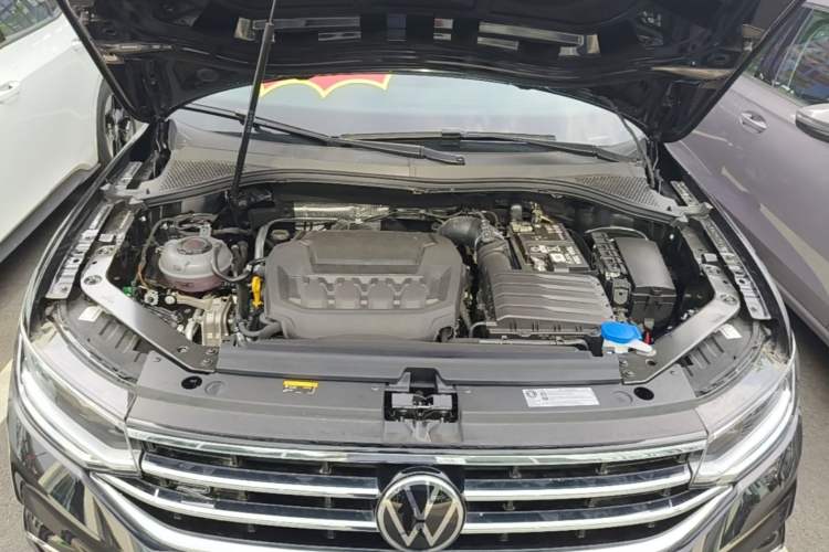 Used Volkswagen Tiguan L 2025 Model Outstanding Version 330TSI Automatic Two-Wheel Drive R-Line Longyao Edition Engine Bay