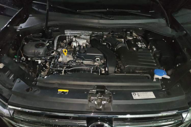 Used Volkswagen Tiguan L 2025 Model, Outstanding Version, 300TSI Automatic Two-Wheel Drive Longteng Edition Engine Bay