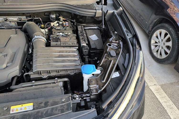 Used Volkswagen Tiguan L 2025 PRO 380TSI Two-Wheel-Drive R-Line Smart Edition Engine Bay Left