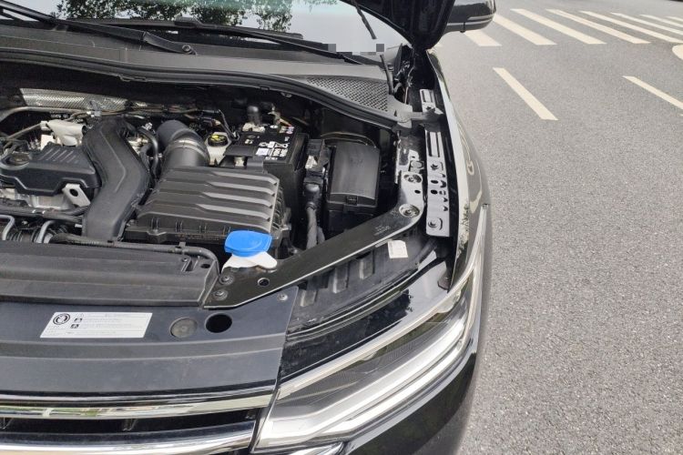 Used Volkswagen Tiguan L 2025 Model, Outstanding Version, 300TSI Automatic Two-Wheel Drive Longteng Edition Engine Bay Left