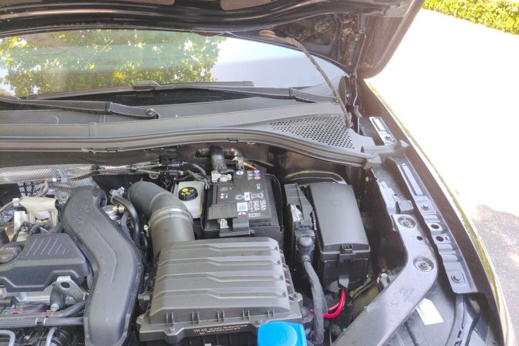 Used Volkswagen Tiguan L 2025 Model, Outstanding Version, 300TSI Automatic Two-Wheel Drive Longteng Edition Engine Bay Left