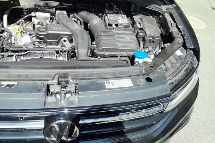 Used Volkswagen Tiguan L 2025 Model, Outstanding Version, 300TSI Automatic Two-Wheel Drive Longteng Edition Engine Bay Left