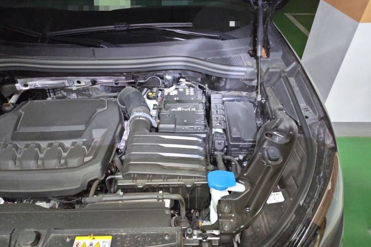 Used Volkswagen Tiguan L 2025 PRO 380TSI Two-Wheel-Drive R-Line Smart Edition Engine Bay Left