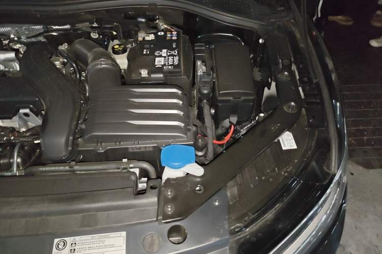 Used Volkswagen Tiguan L 2025 Model, Outstanding Version, 300TSI Automatic Two-Wheel Drive Longteng Edition Engine Bay Left