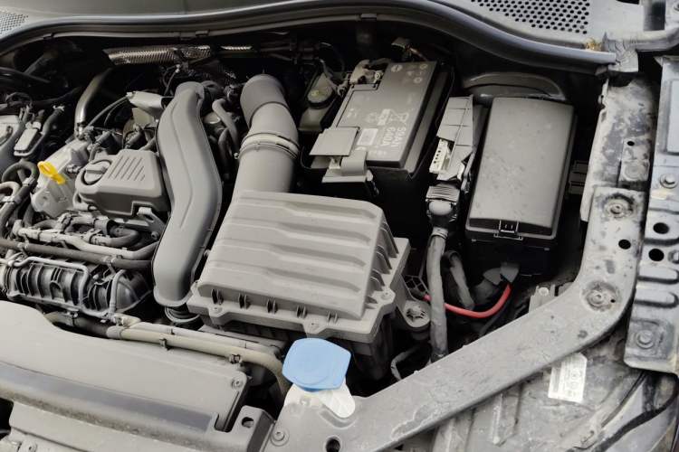 Used Volkswagen Tiguan L 2025 Model, Outstanding Version, 300TSI Automatic Two-Wheel Drive Longteng Edition Engine Bay Left
