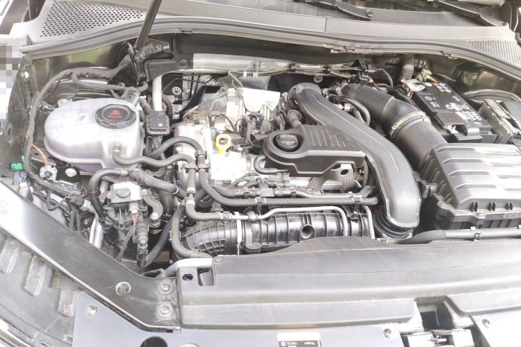 Used Volkswagen Tiguan L 2025 Model, Outstanding Version, 300TSI Automatic Two-Wheel Drive Longteng Edition Engine Bay Right