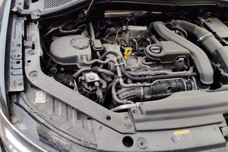 Used Volkswagen Tiguan L 2025 Model, Outstanding Version, 300TSI Automatic Two-Wheel Drive Longteng Edition Engine Bay Right