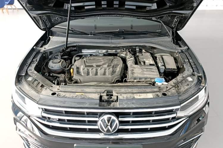 Used Volkswagen Tiguan L 2025 Model Outstanding Version 330TSI Automatic Two-Wheel Drive R-Line Longyao Edition Engine Bay