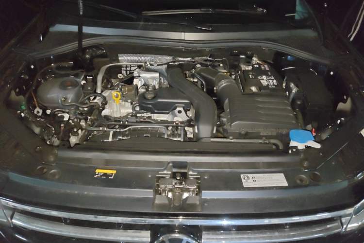 Used Volkswagen Tiguan L 2025 Model, Outstanding Version, 300TSI Automatic Two-Wheel Drive Longteng Edition Engine Bay