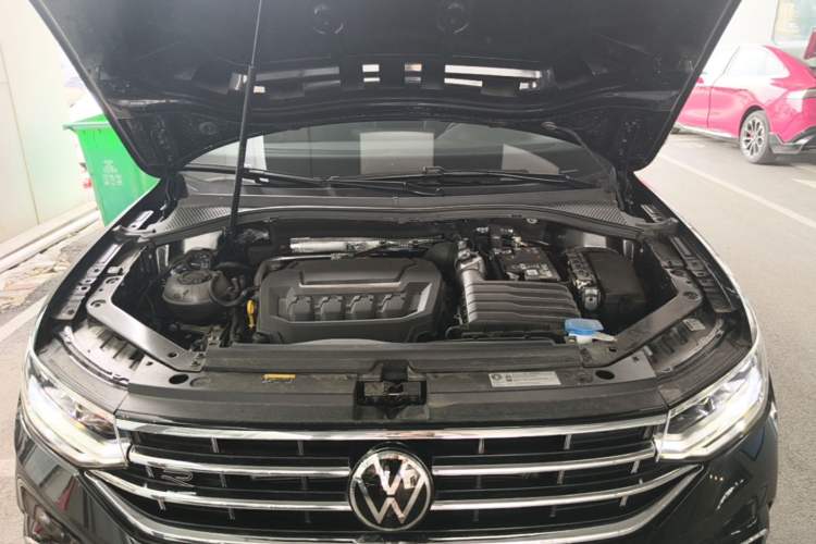 Used Volkswagen Tiguan L 2025 Model Outstanding Version 330TSI Automatic Two-Wheel Drive R-Line Longyao Edition Engine Bay