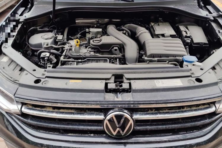 Used Volkswagen Tiguan L 2025 Model, Outstanding Version, 300TSI Automatic Two-Wheel Drive Longteng Edition Engine Bay