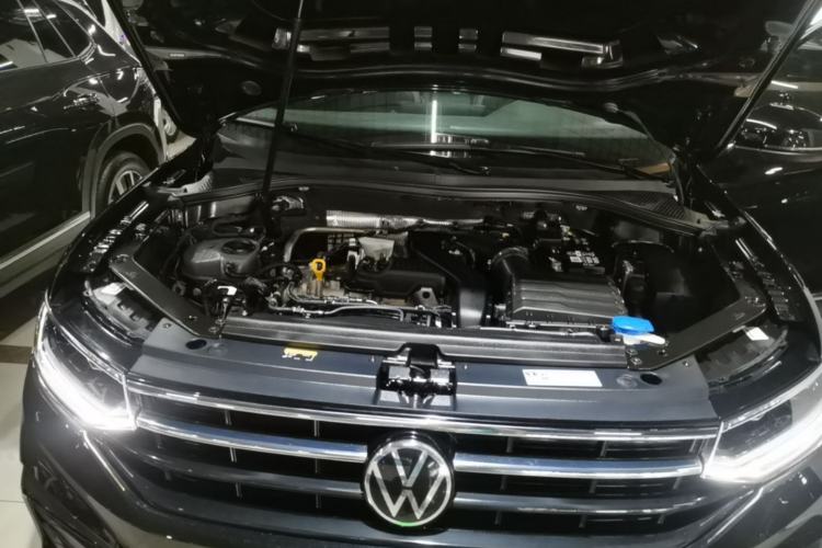 Used Volkswagen Tiguan L 2025 Model, Outstanding Version, 300TSI Automatic Two-Wheel Drive Longteng Edition Engine Bay