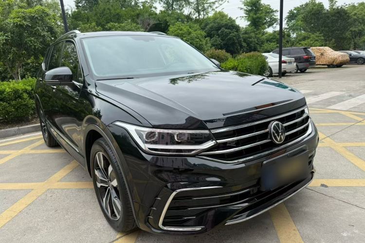 Used Volkswagen Tiguan L 2025 Model Outstanding Version 330TSI Automatic Two-Wheel Drive R-Line Longyao Edition Exterior 2