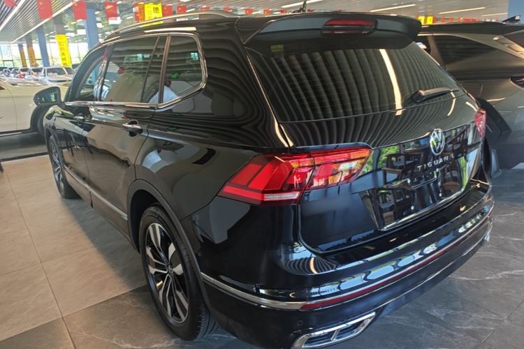 Used Volkswagen Tiguan L 2025 Model Outstanding Version 330TSI Automatic Two-Wheel Drive R-Line Longyao Edition Exterior 2