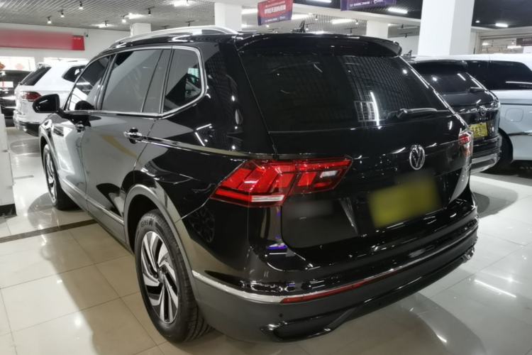 Used Volkswagen Tiguan L 2025 Model, Outstanding Version, 300TSI Automatic Two-Wheel Drive Longteng Edition Exterior 2