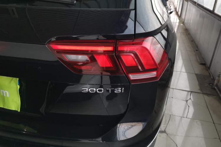 Used Volkswagen Tiguan L 2025 Model, Outstanding Version, 300TSI Automatic Two-Wheel Drive Longteng Edition Exterior 3