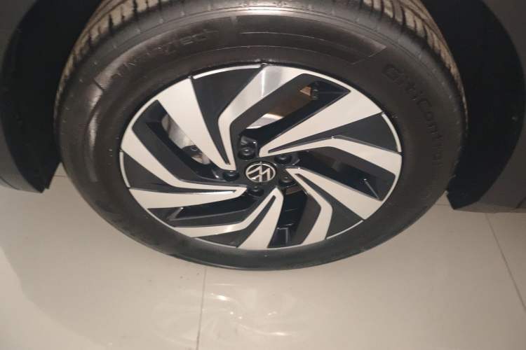 Used Volkswagen Tiguan L 2025 Model, Outstanding Version, 300TSI Automatic Two-Wheel Drive Longteng Edition Exterior 4