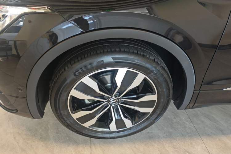 Used Volkswagen Tiguan L 2025 Model Outstanding Version 330TSI Automatic Two-Wheel Drive R-Line Longyao Edition Exterior 4