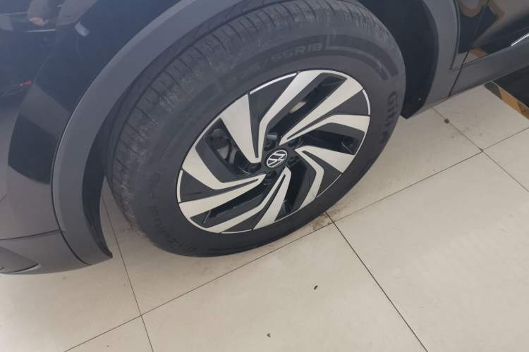 Used Volkswagen Tiguan L 2025 Model, Outstanding Version, 300TSI Automatic Two-Wheel Drive Longteng Edition Exterior 4