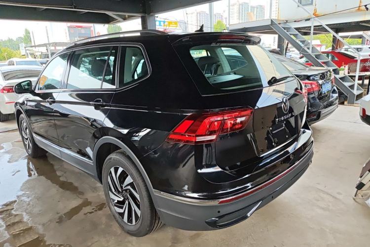 Used Volkswagen Tiguan L 2025 Model, Outstanding Version, 300TSI Automatic Two-Wheel Drive Longteng Edition Exterior 4