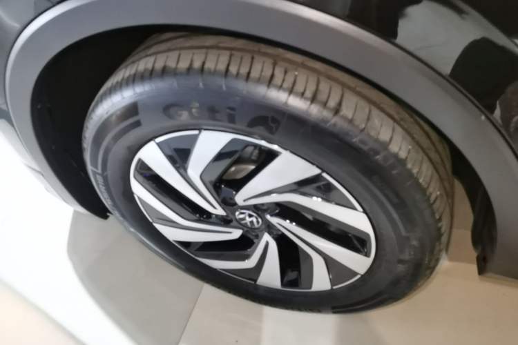 Used Volkswagen Tiguan L 2025 Model, Outstanding Version, 300TSI Automatic Two-Wheel Drive Longteng Edition Exterior 4