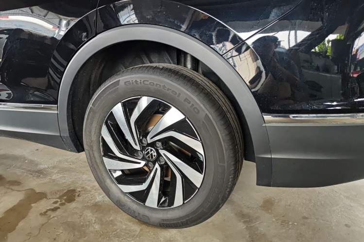Used Volkswagen Tiguan L 2025 Model, Outstanding Version, 300TSI Automatic Two-Wheel Drive Longteng Edition Exterior 5