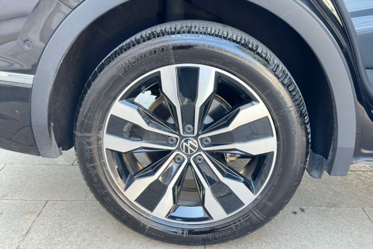 Used Volkswagen Tiguan L 2025 Model Outstanding Version 330TSI Automatic Two-Wheel Drive R-Line Longyao Edition Exterior 6