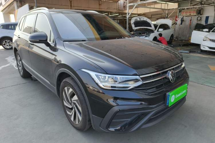 Used Volkswagen Tiguan L 2025 Model, Outstanding Version, 300TSI Automatic Two-Wheel Drive Longteng Edition Front Right 45 Deg