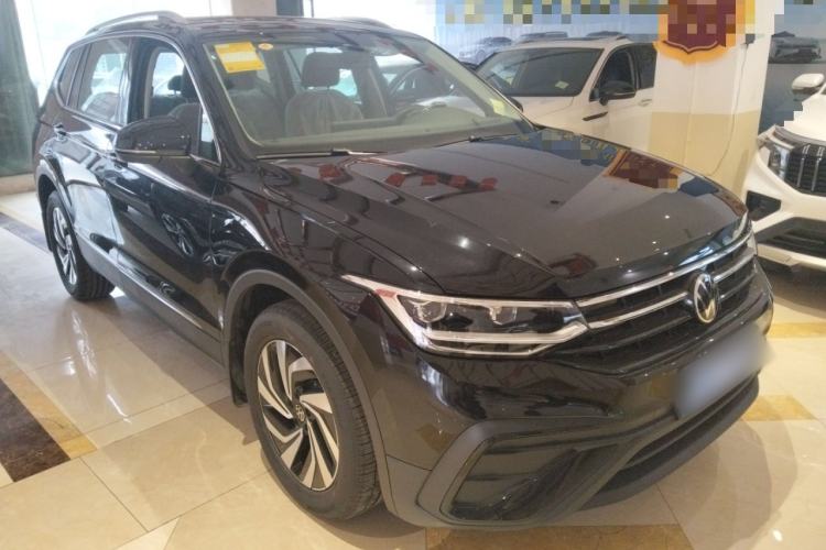 Used Volkswagen Tiguan L 2025 Model, Outstanding Version, 300TSI Automatic Two-Wheel Drive Longteng Edition Front Right 45 Deg